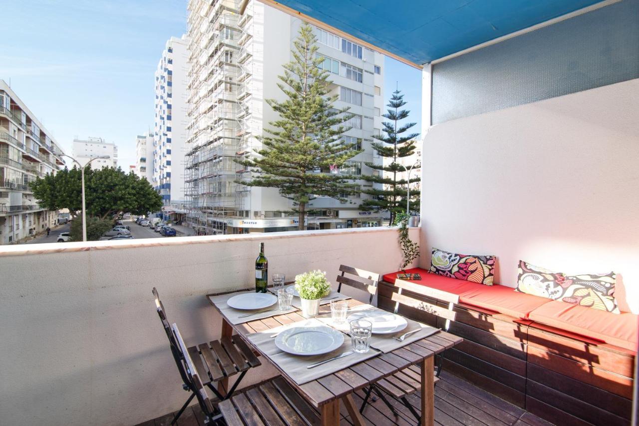 Modern Apartment By The Sea Quarteira Exterior photo
