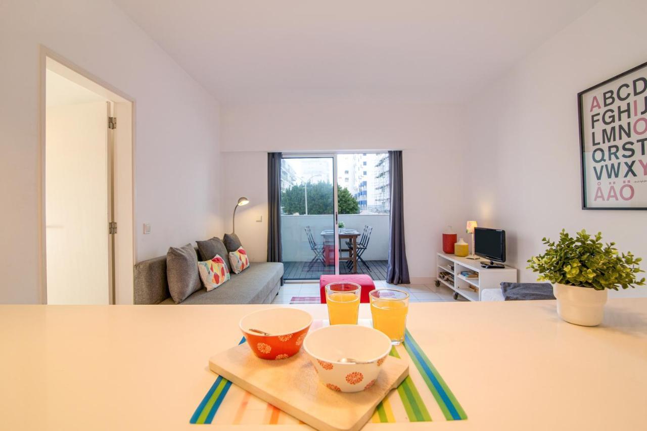 Modern Apartment By The Sea Quarteira Exterior photo