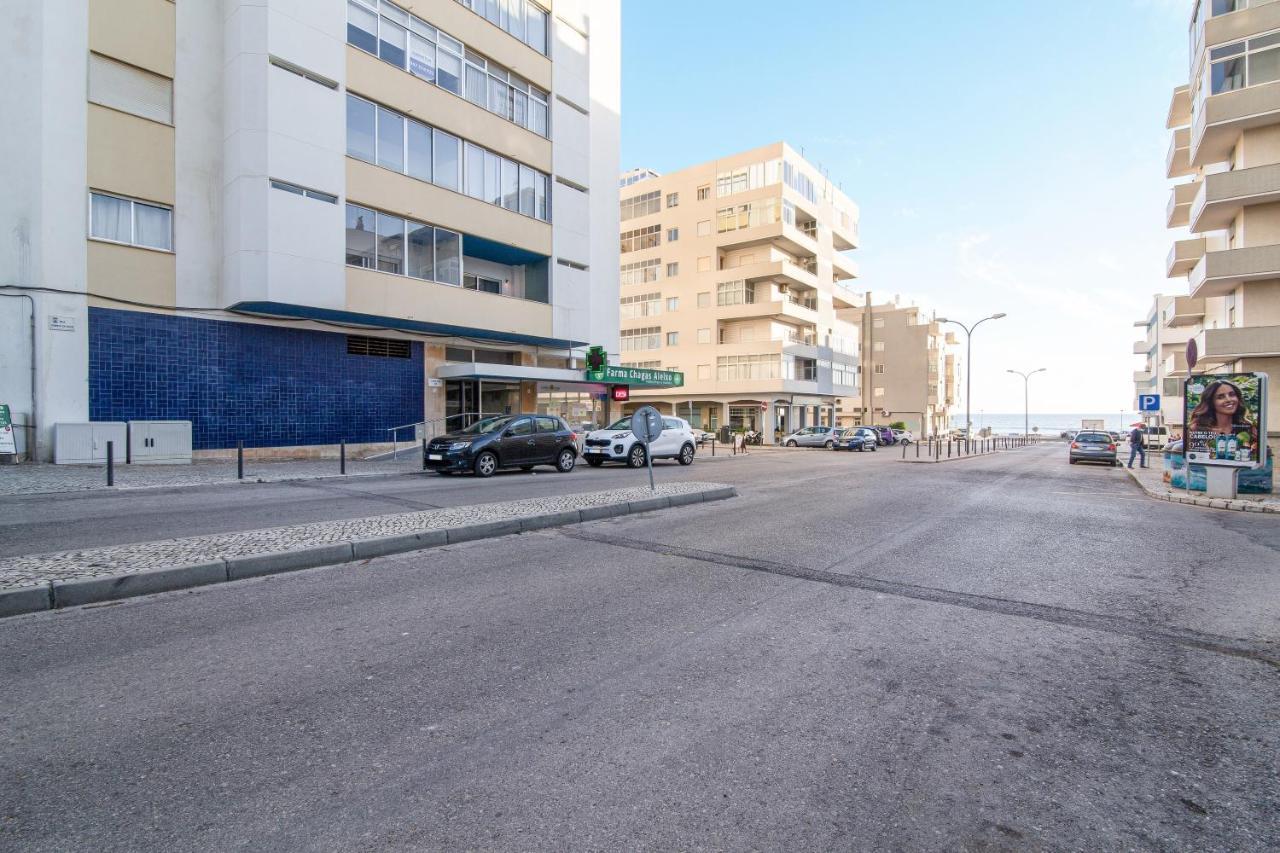 Modern Apartment By The Sea Quarteira Exterior photo