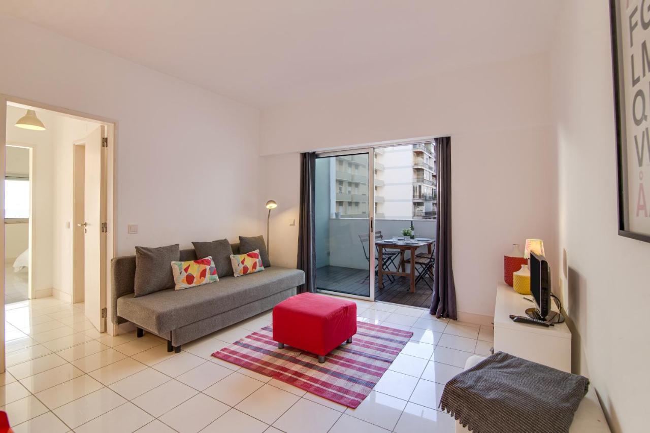 Modern Apartment By The Sea Quarteira Exterior photo
