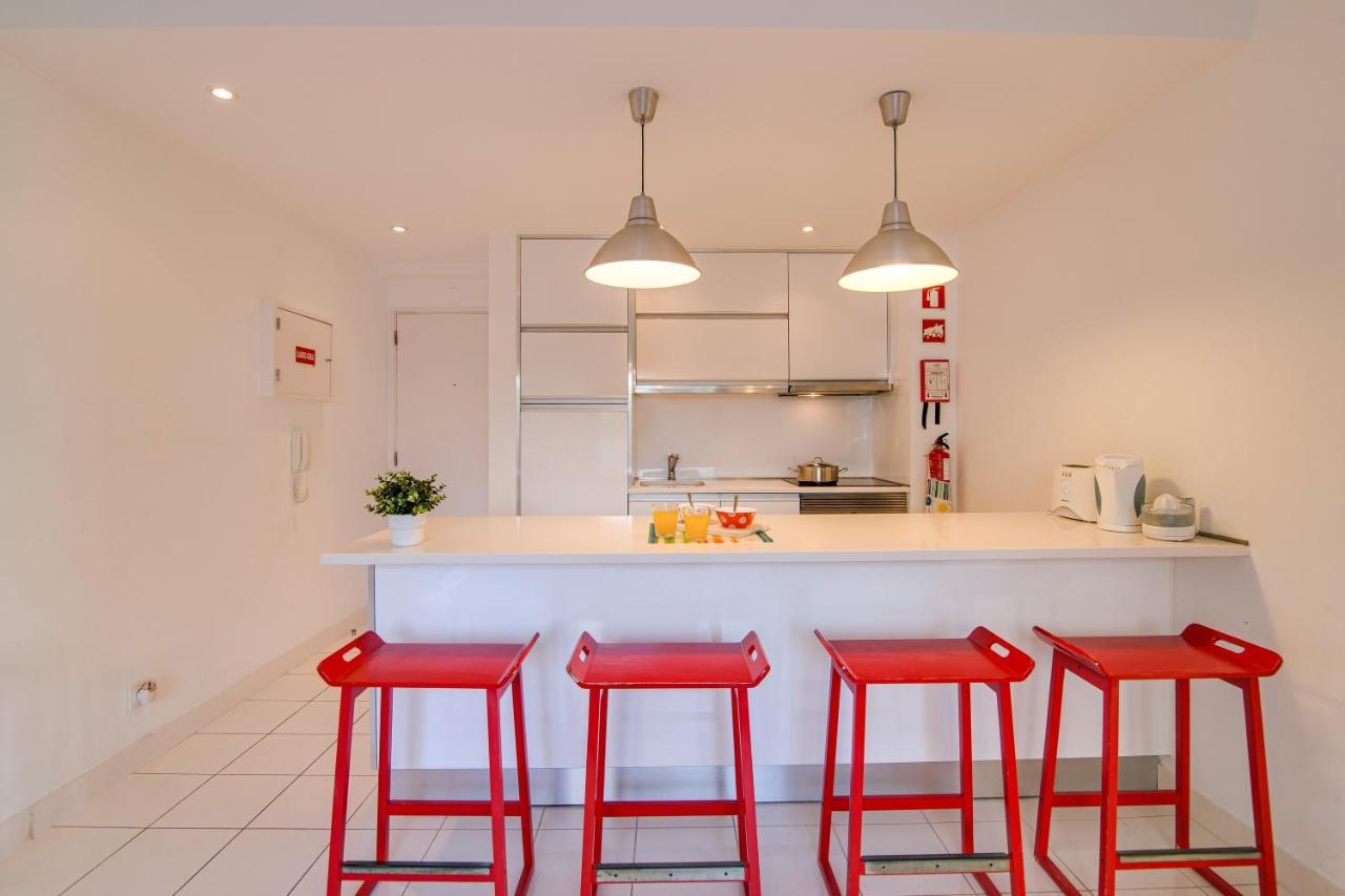 Modern Apartment By The Sea Quarteira Exterior photo
